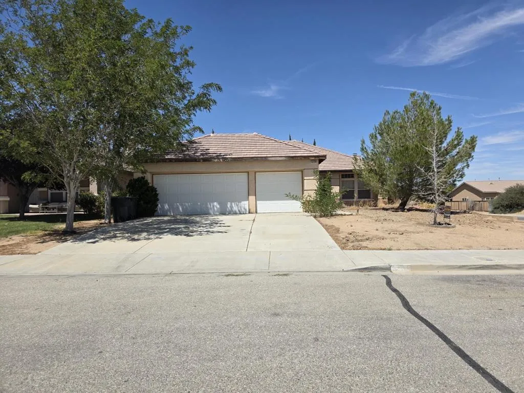 13290 Via Robles Circle, Victorville, California 92392 home-pic-1